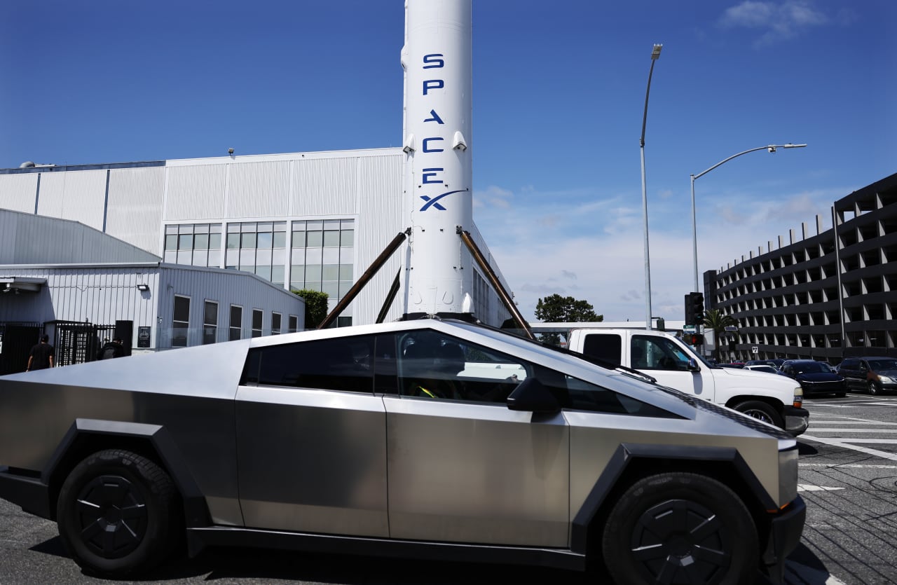 Why investors should be skeptical of a potential Tesla-SpaceX merger — MarketWatch, Dublin Business news